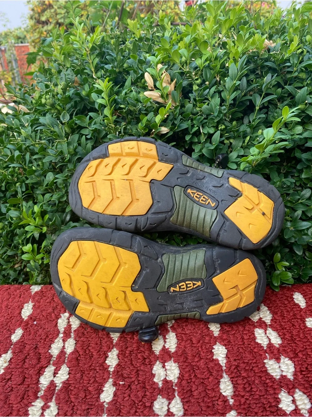 Keen Newport Youth Boy’s Olive Green and Black Closed-Toe Sandals Size 3
